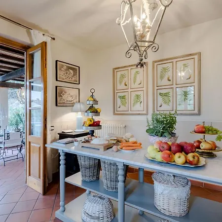 Villa Arsina, Modern Italian Tradition. Private Pool